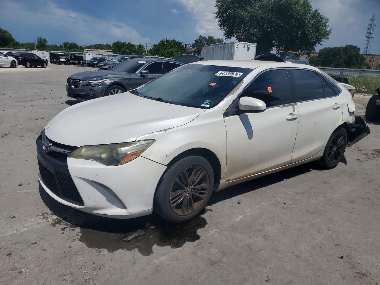 2015 TOYOTA CAMRY SE