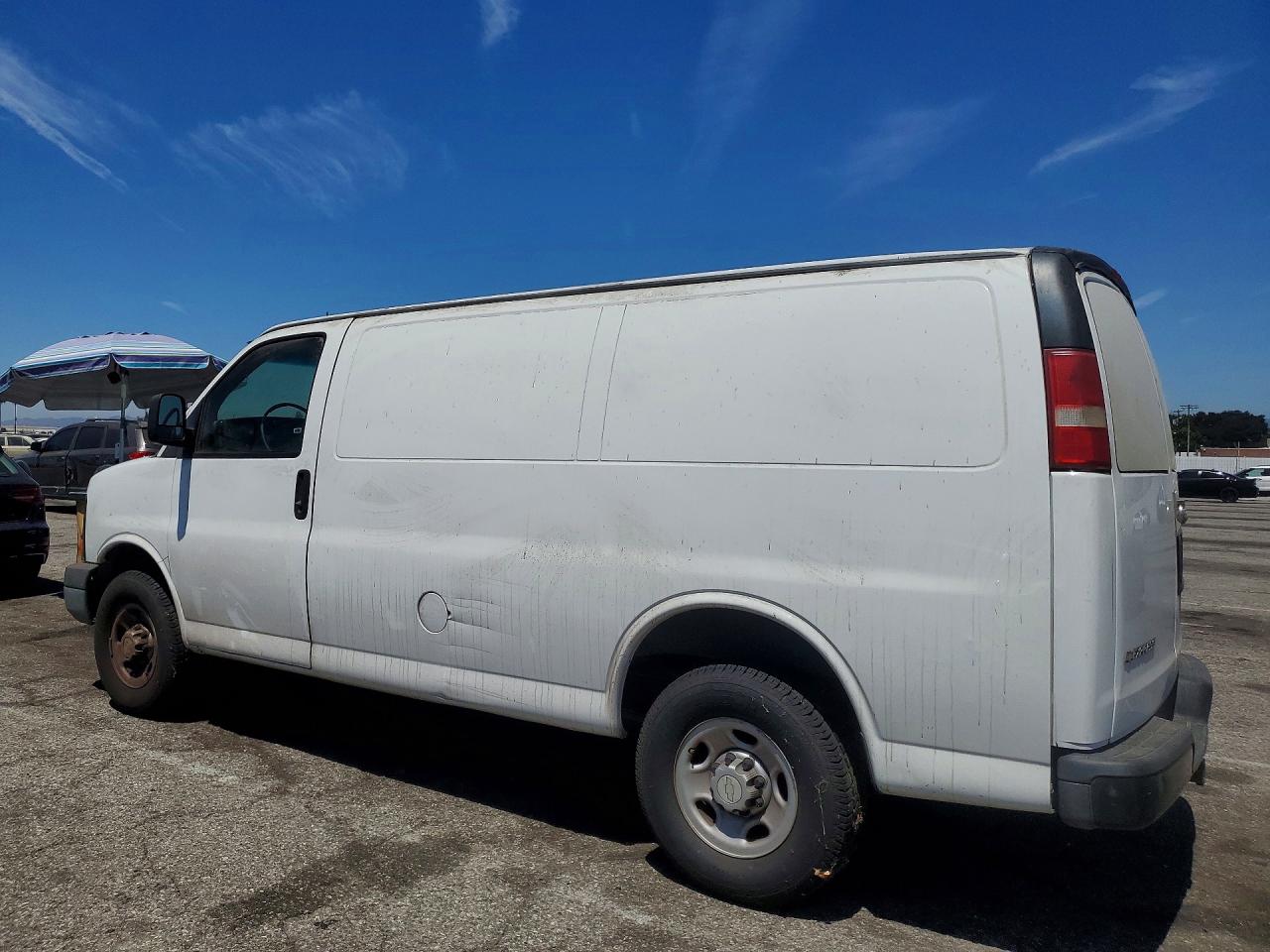 2015 CHEVROLET EXPRESS G2500 — снимка 2