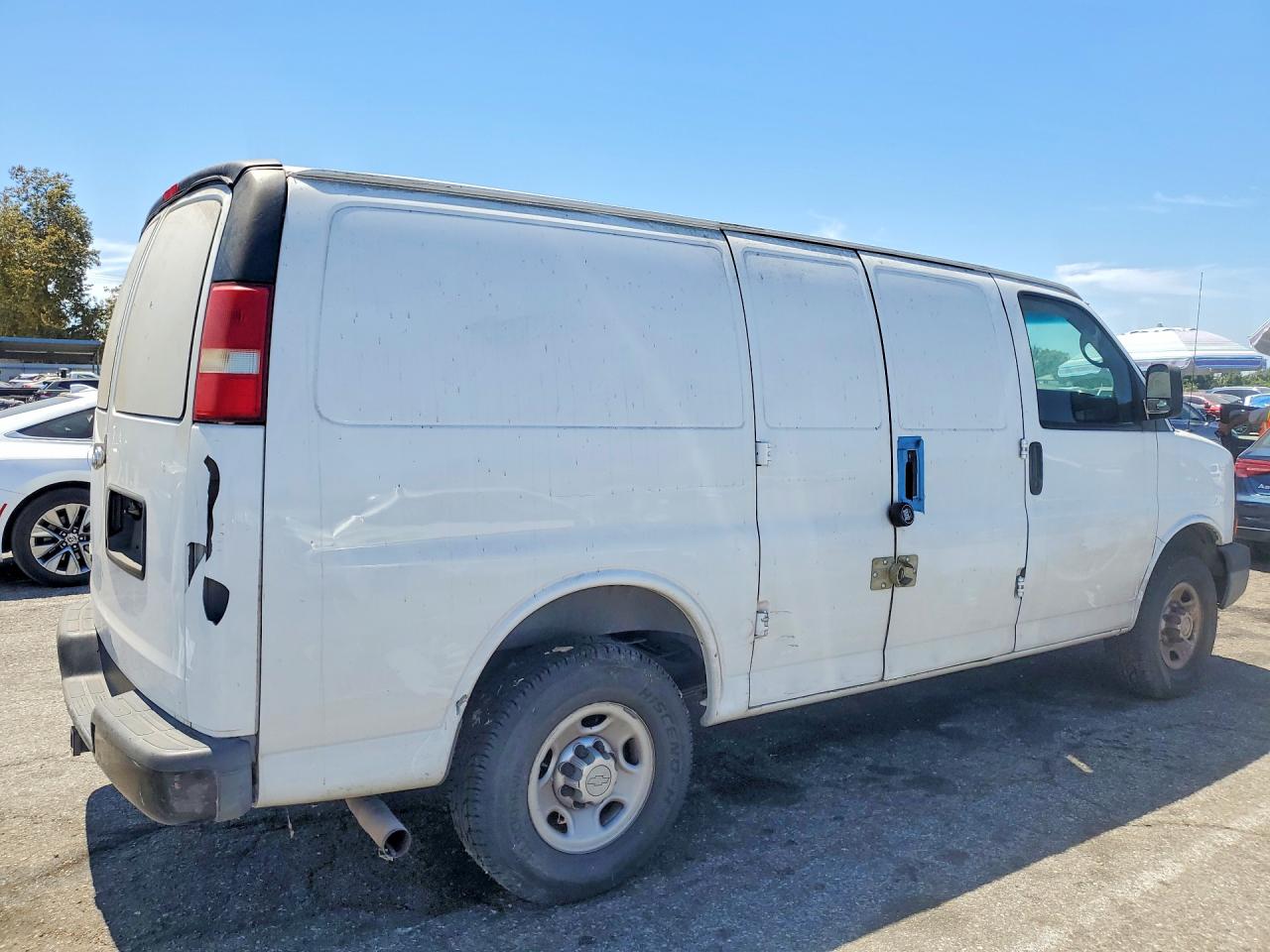 2015 CHEVROLET EXPRESS G2500 — снимка 3