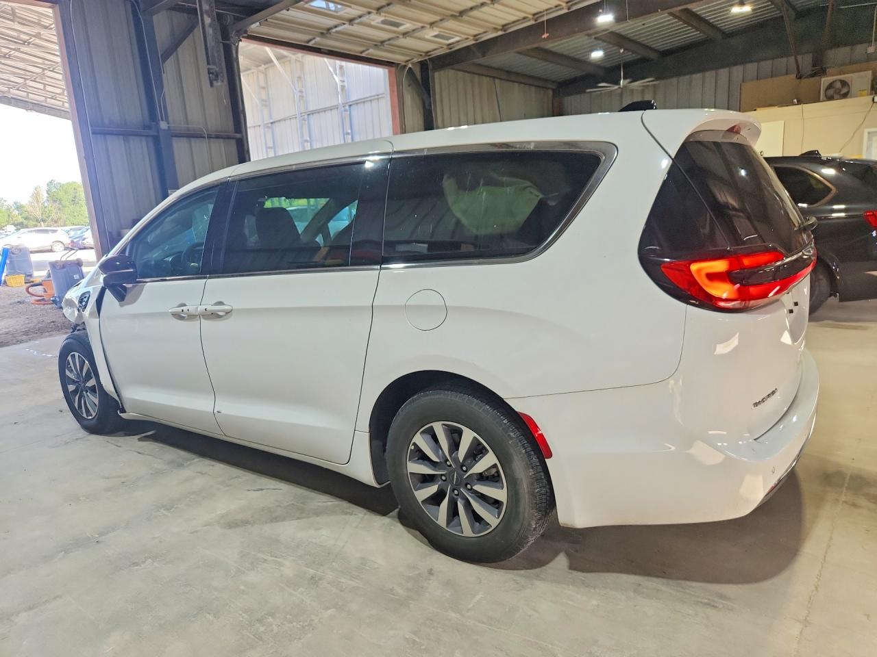 2024 CHRYSLER PACIFICA HYBRID SELECT — снимка 2