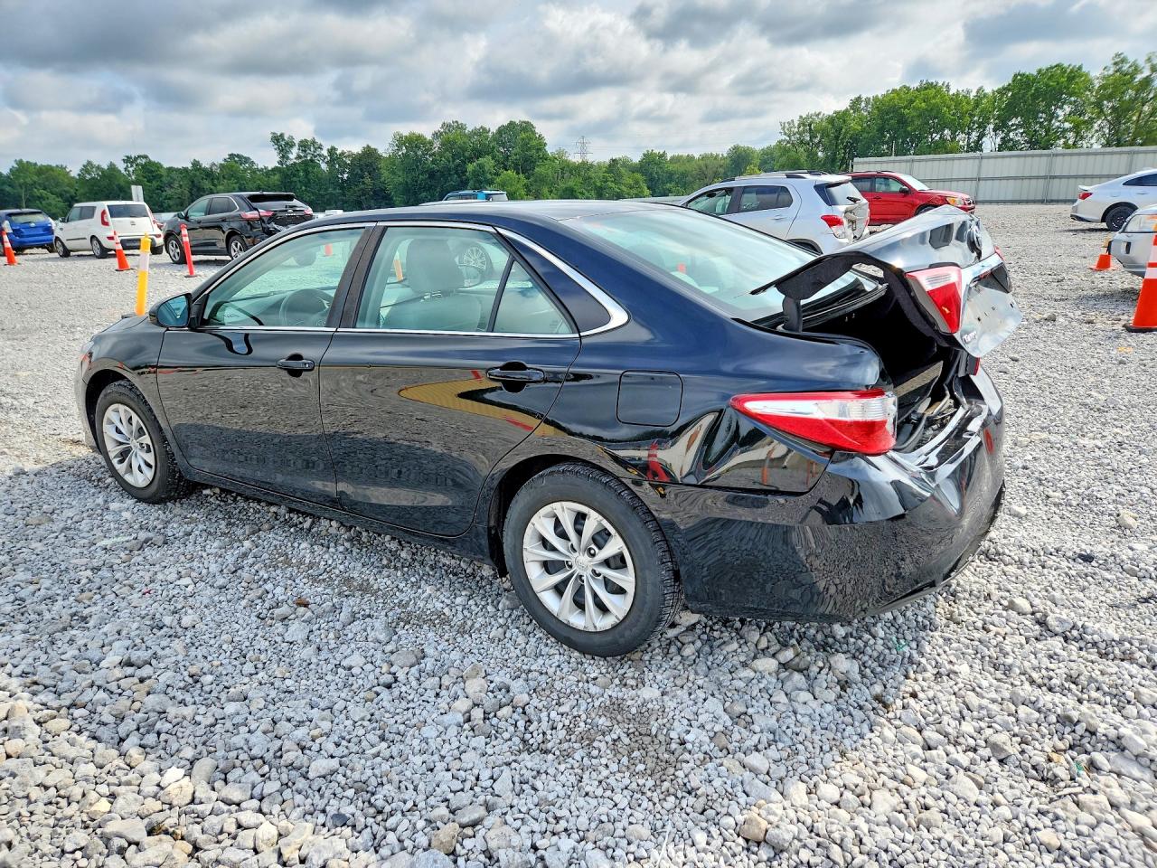 2015 TOYOTA CAMRY LE — снимка 2