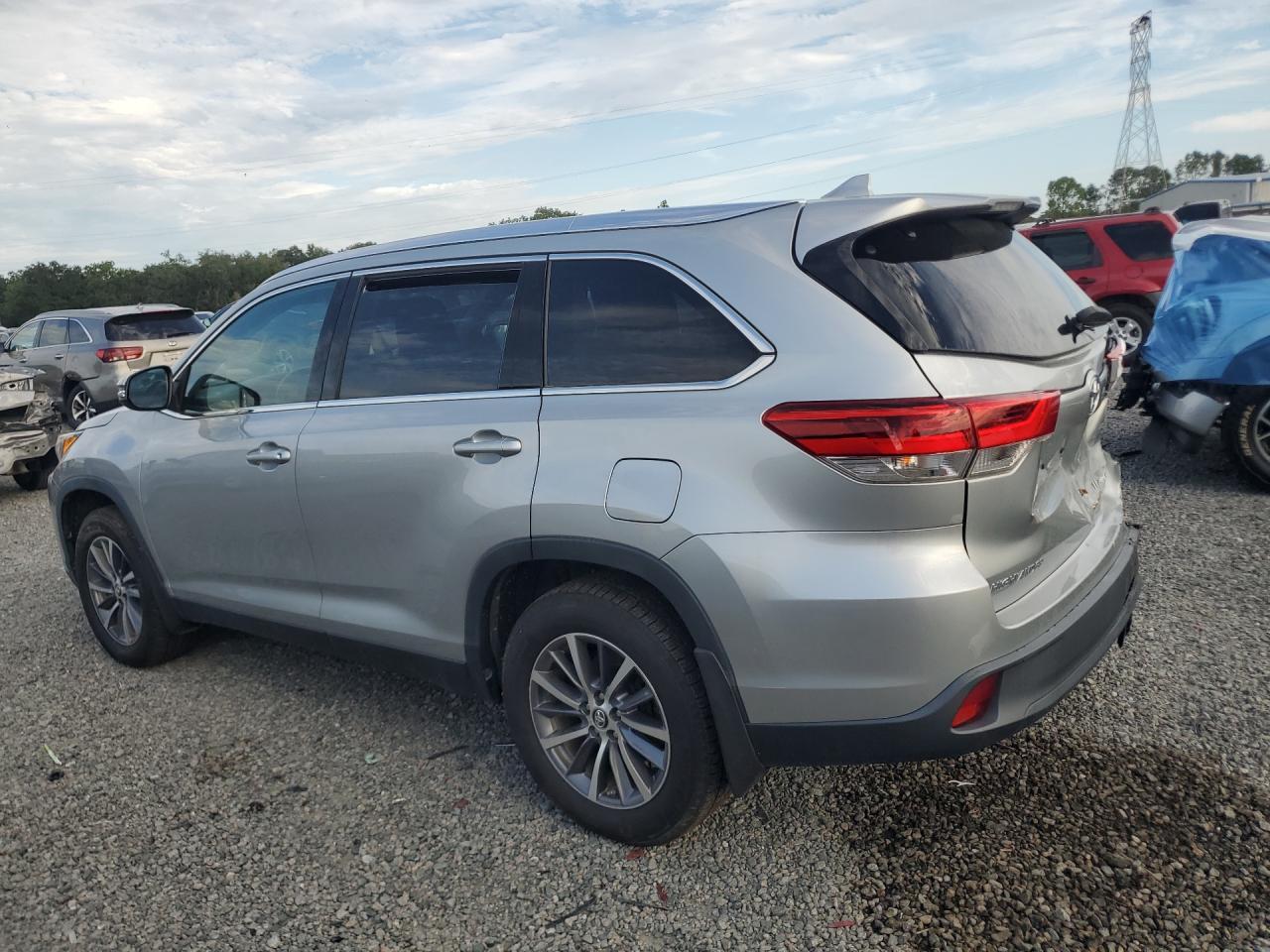 2019 TOYOTA HIGHLANDER XLE — снимка 2