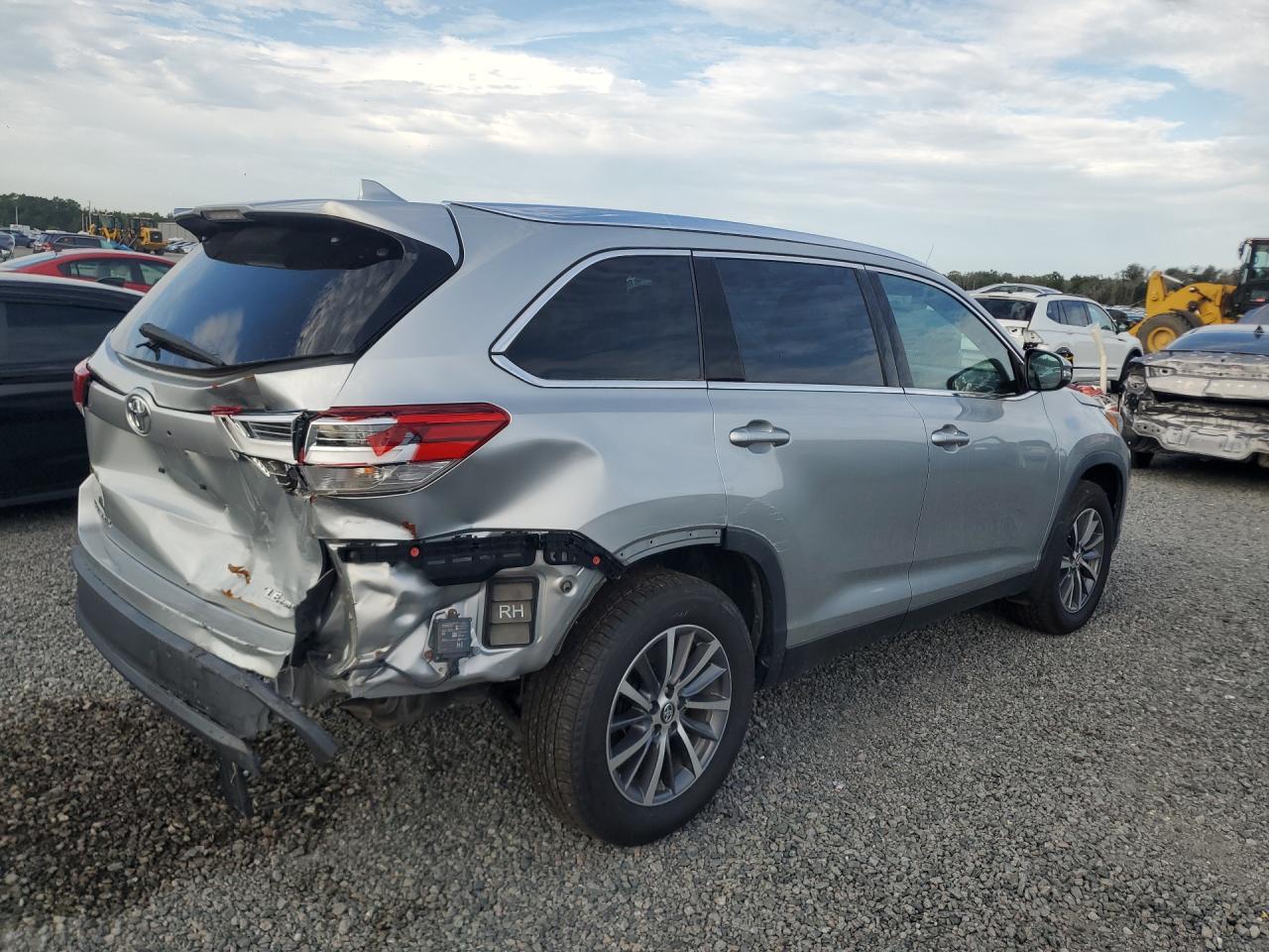 2019 TOYOTA HIGHLANDER XLE — снимка 3