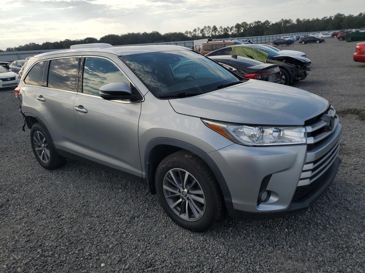2019 TOYOTA HIGHLANDER XLE — снимка 4
