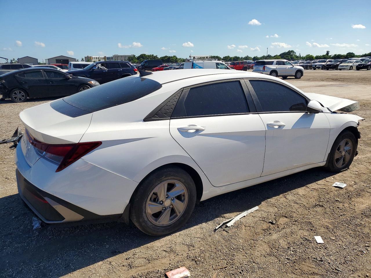 2025 HYUNDAI ELANTRA SE — снимка 3