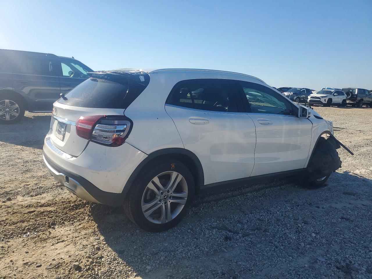 2020 MERCEDES-BENZ GLA 250 — снимка 3