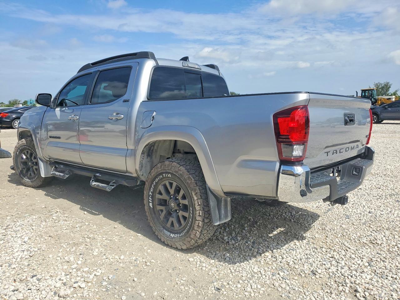 2020 TOYOTA TACOMA SR5 V6 — снимка 2