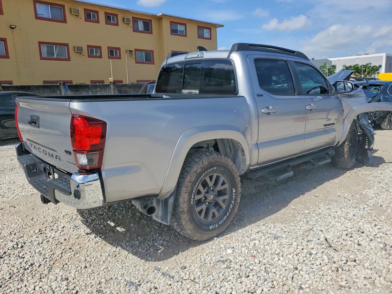 2020 TOYOTA TACOMA SR5 V6 — снимка 3