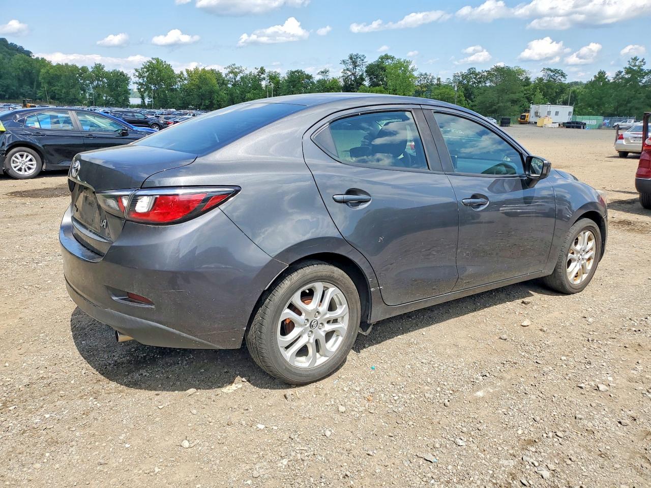 2017 TOYOTA YARIS — снимка 3