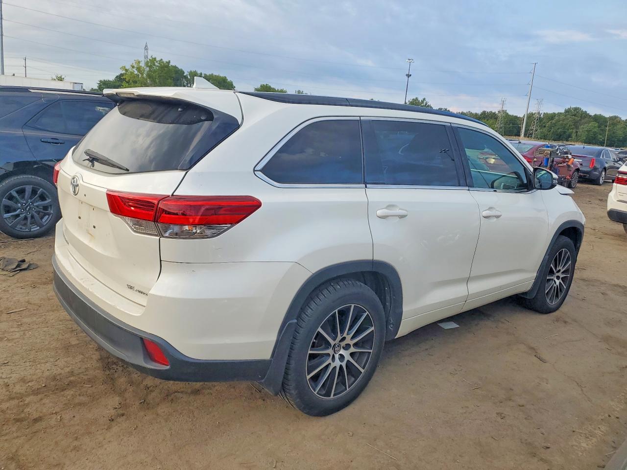 2018 TOYOTA HIGHLANDER SE — снимка 3