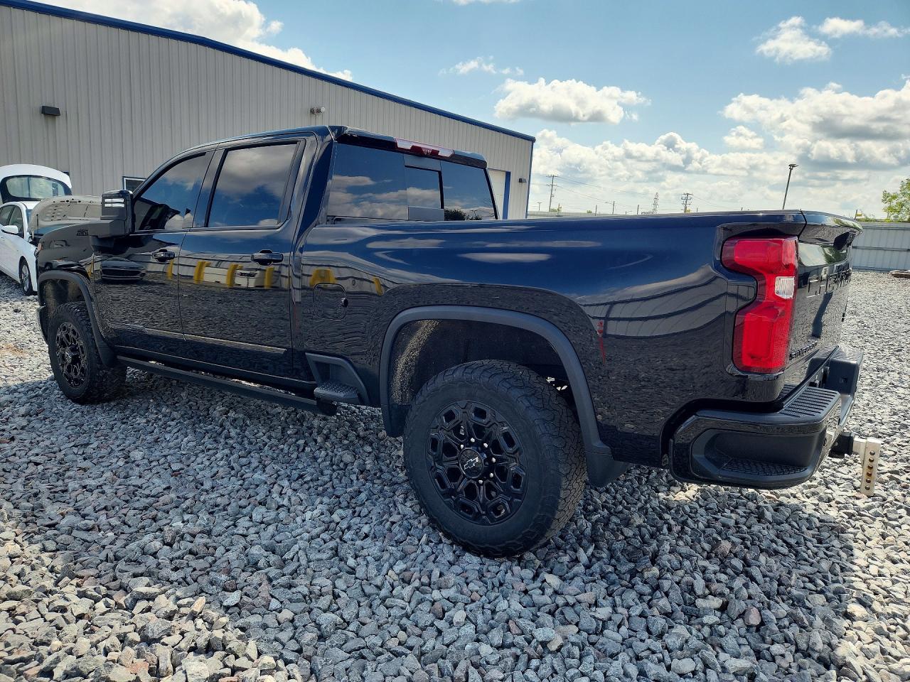 2024 CHEVROLET SILVERADO K2500 HIGH COUNTRY — снимка 2