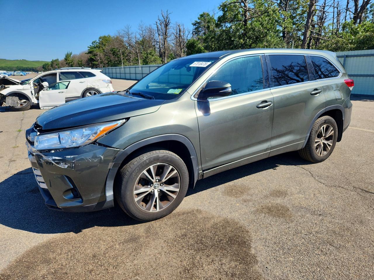 2017 TOYOTA HIGHLANDER LE