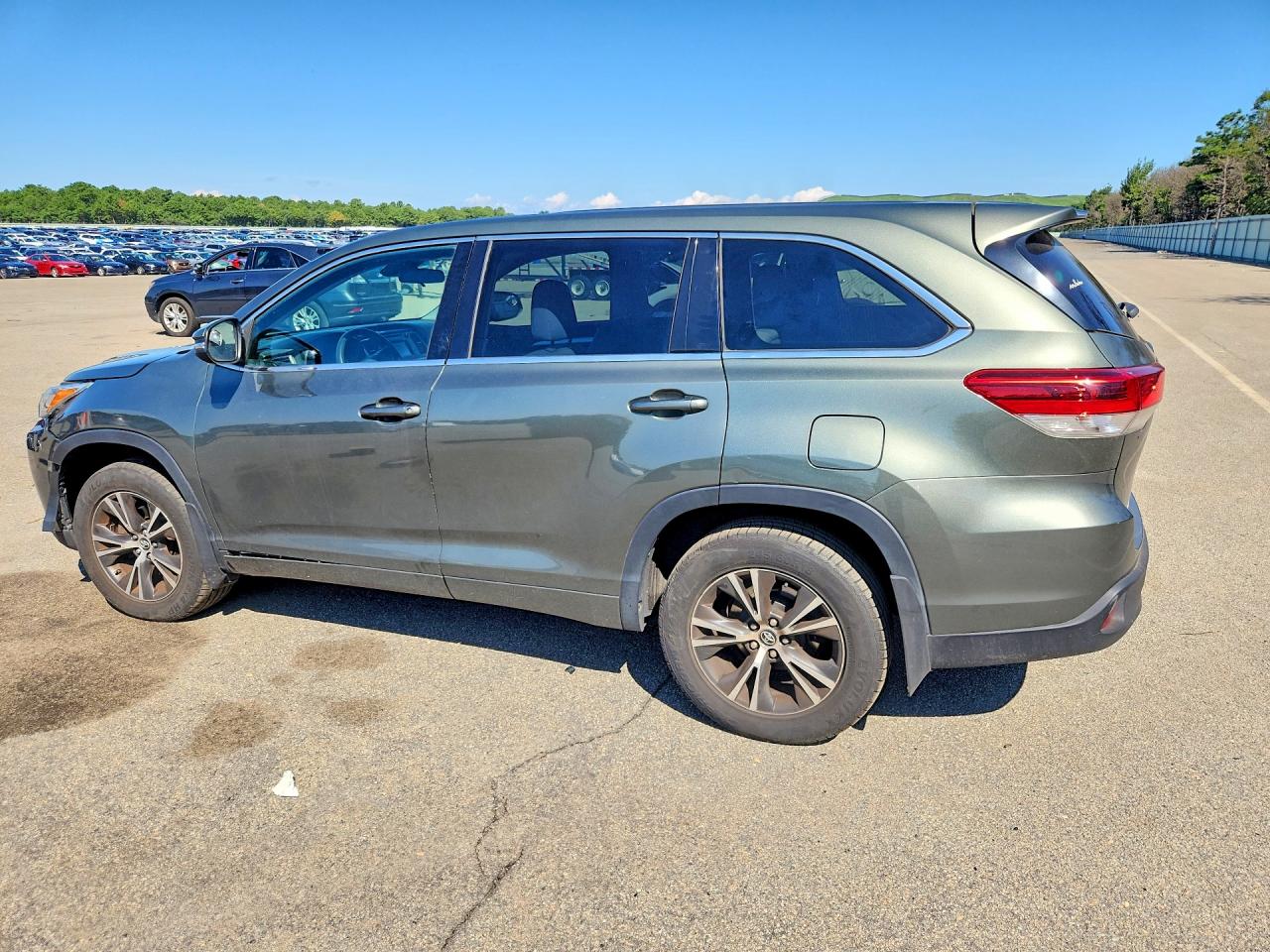 2017 TOYOTA HIGHLANDER LE — снимка 2
