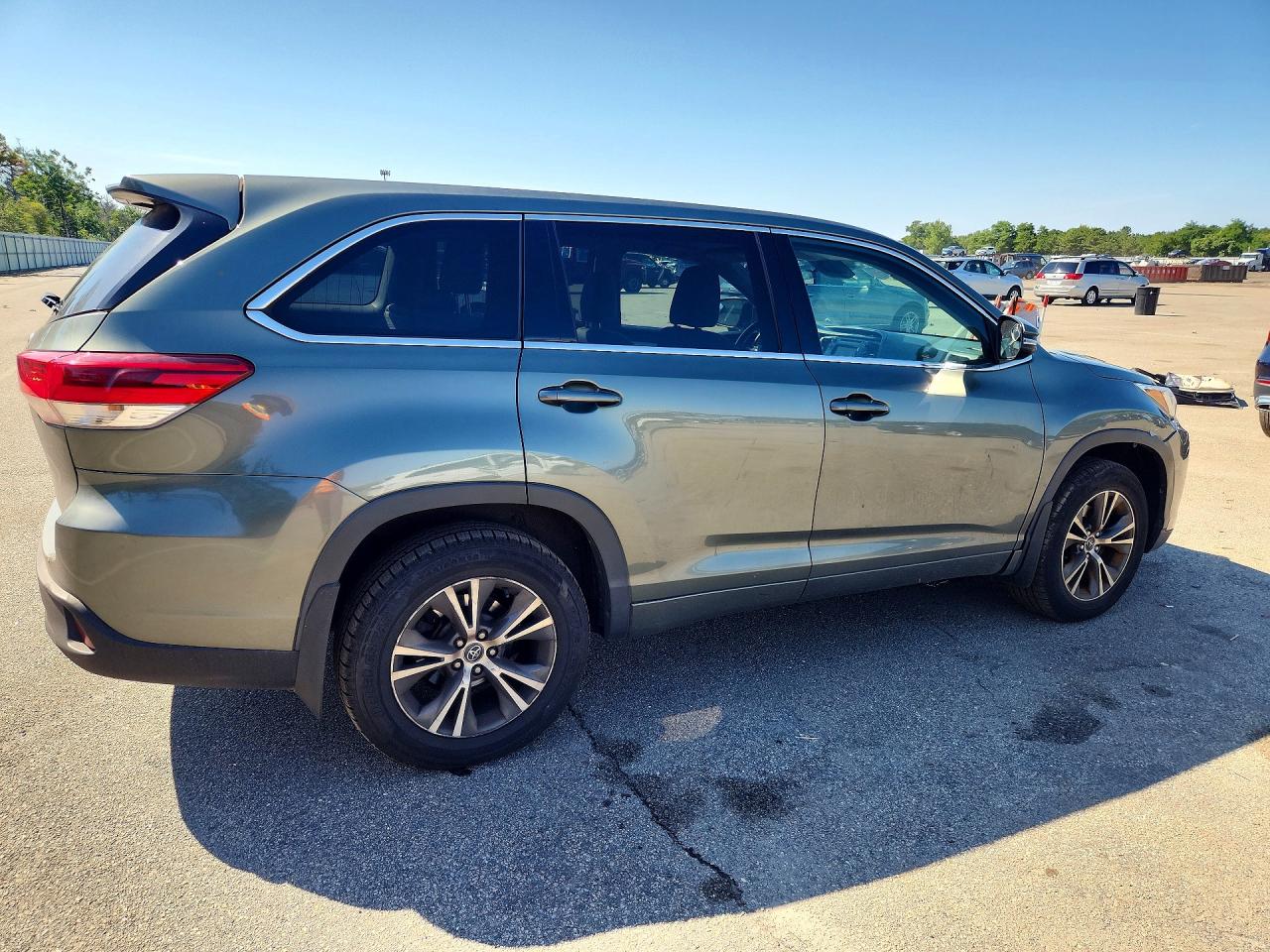 2017 TOYOTA HIGHLANDER LE — снимка 3