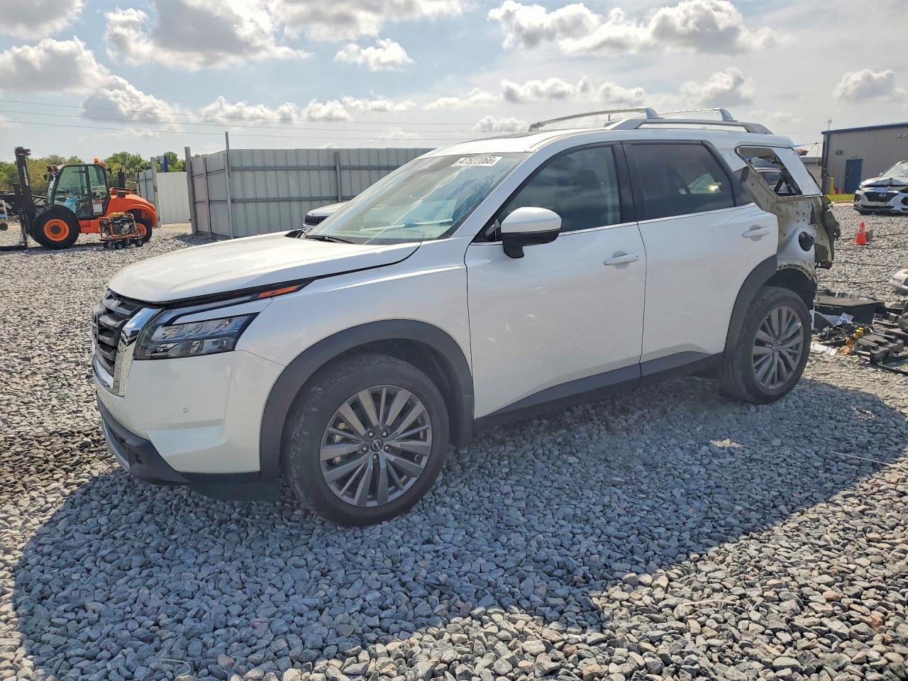 2025 NISSAN PATHFINDER SL