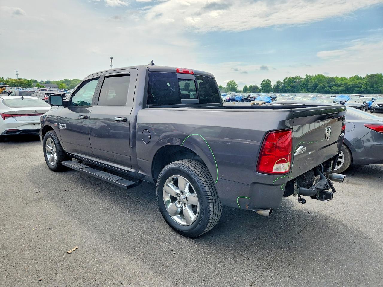 2018 RAM 1500 SLT — снимка 2