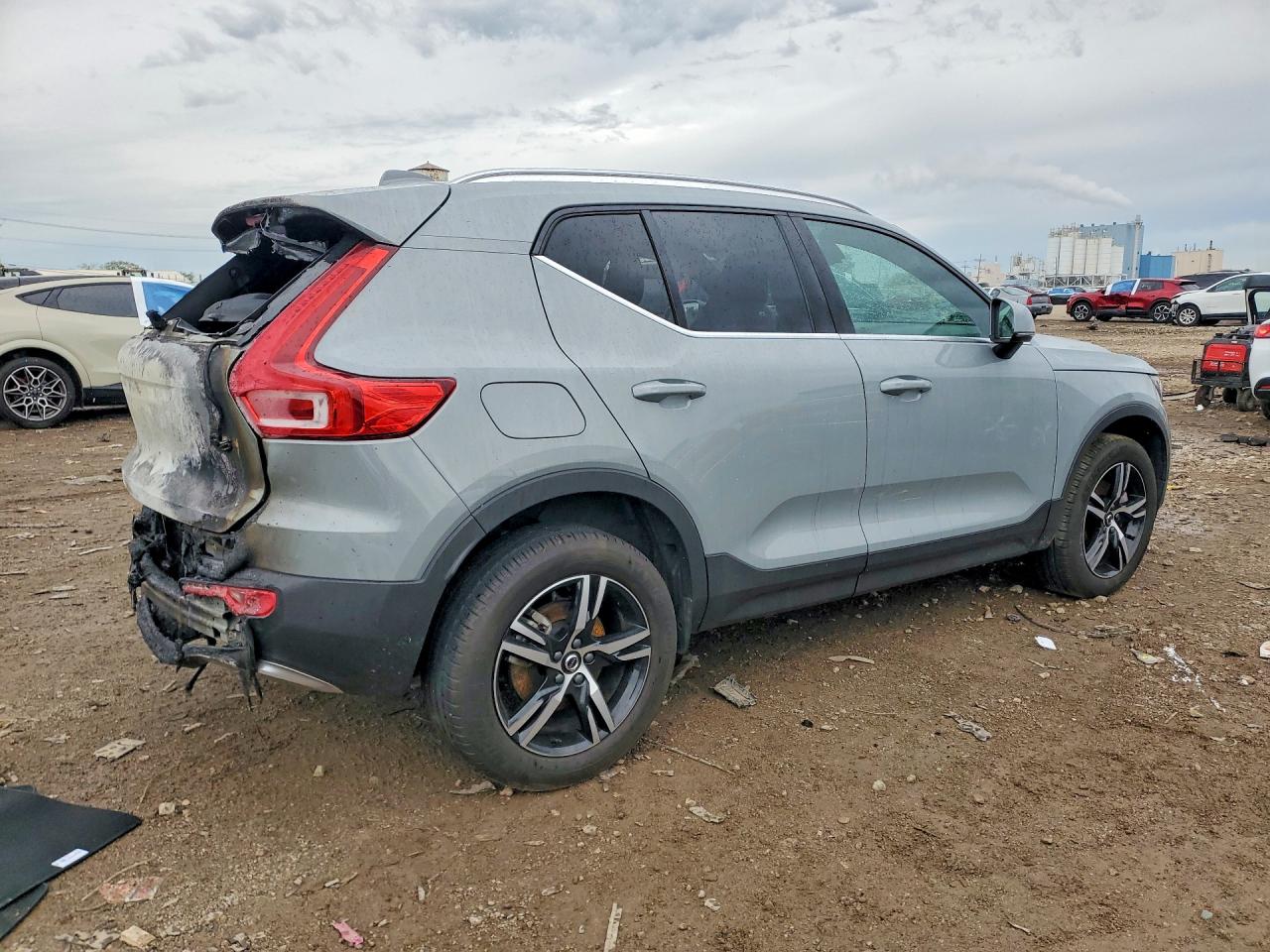2025 VOLVO XC40 CORE — снимка 3