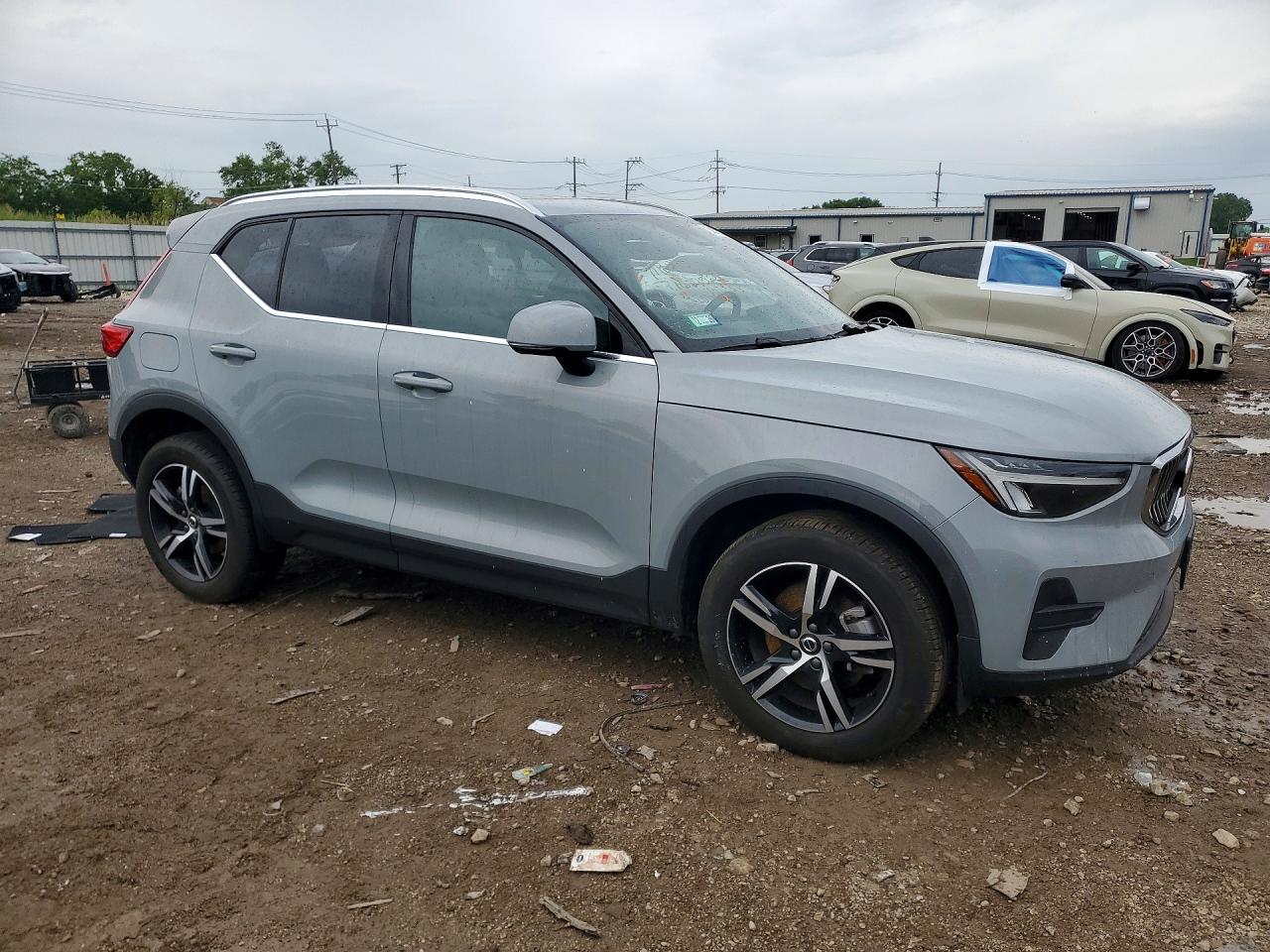 2025 VOLVO XC40 CORE — снимка 4
