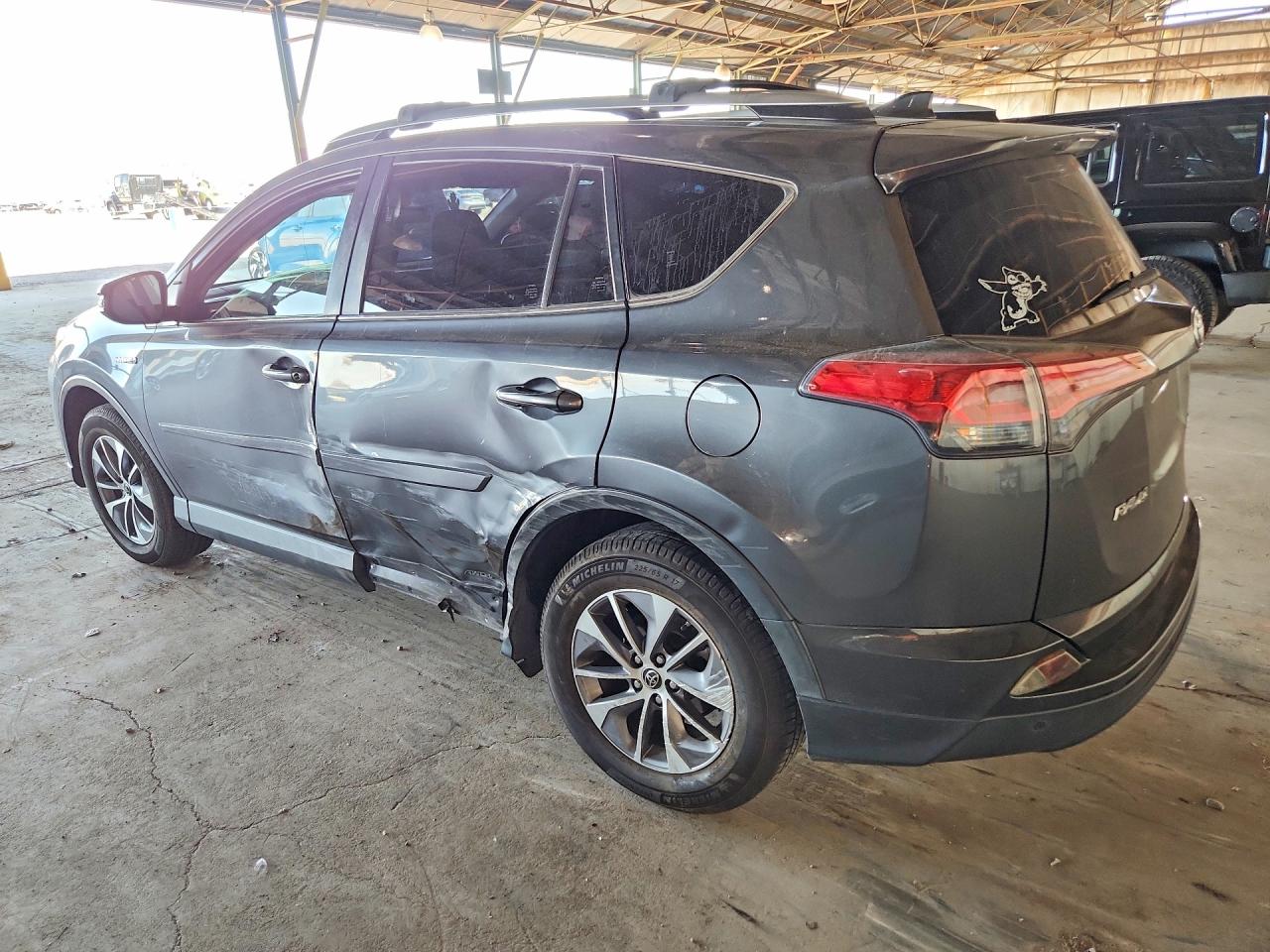 2017 TOYOTA RAV4 HYBRID XLE — снимка 2