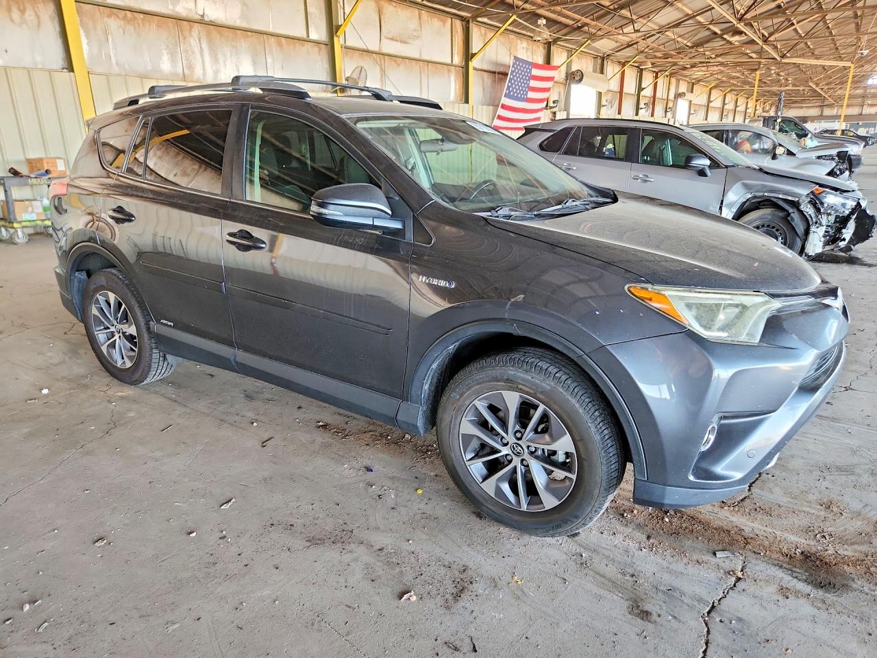 2017 TOYOTA RAV4 HYBRID XLE — снимка 4