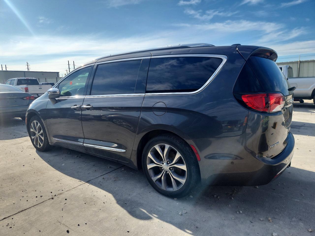 2018 CHRYSLER PACIFICA LIMITED — снимка 2
