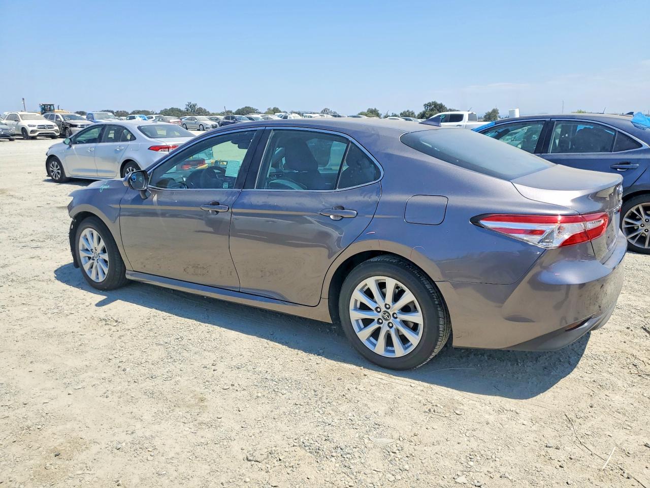 2019 TOYOTA CAMRY LE — снимка 2