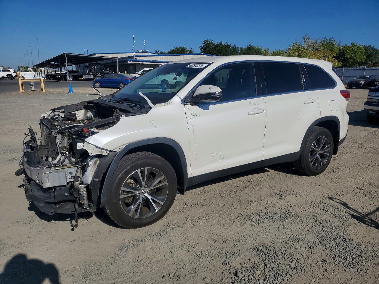 2019 TOYOTA HIGHLANDER LE
