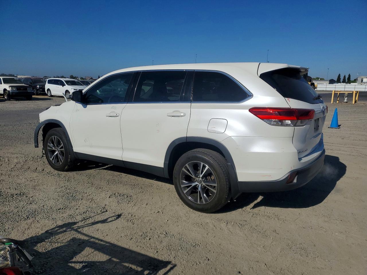 2019 TOYOTA HIGHLANDER LE — снимка 2