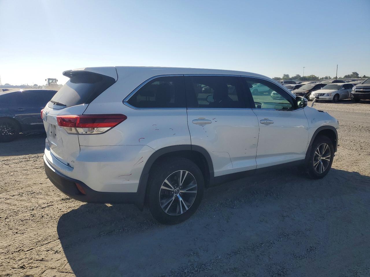 2019 TOYOTA HIGHLANDER LE — снимка 3