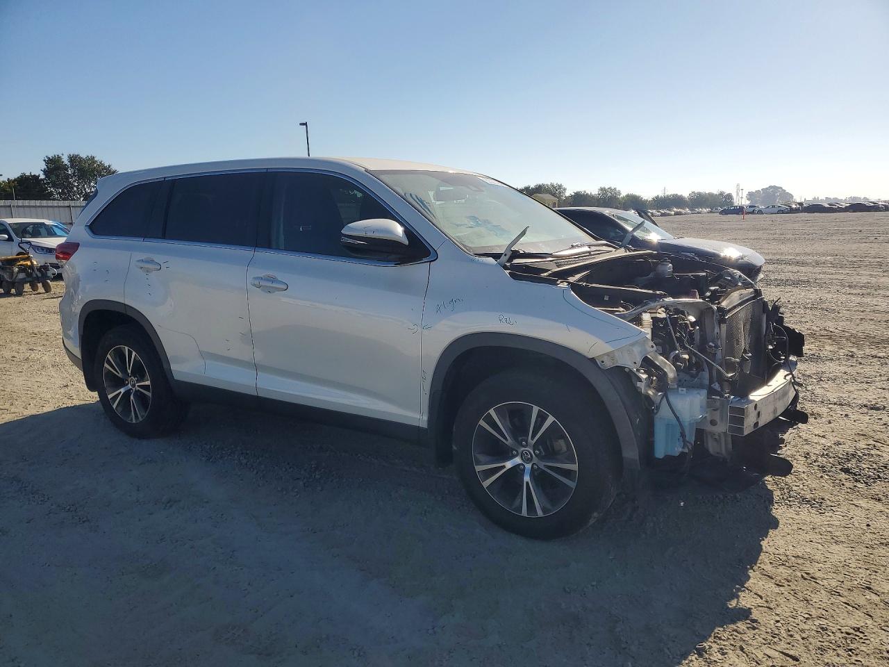 2019 TOYOTA HIGHLANDER LE — снимка 4