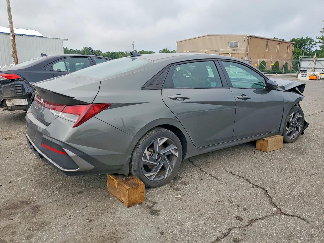 2025 HYUNDAI ELANTRA SEL SPORT — снимка 3