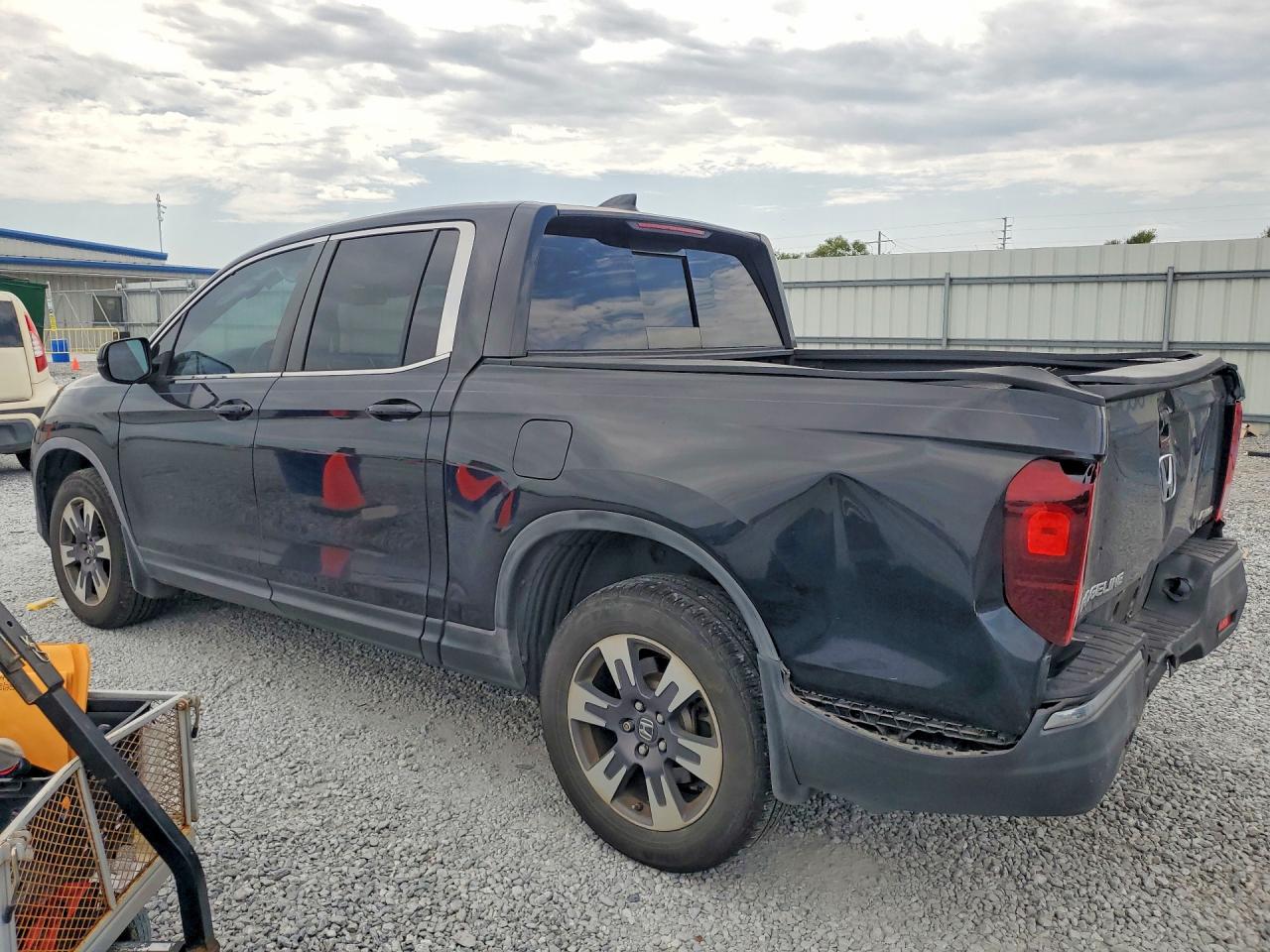 2019 HONDA RIDGELINE RTL — снимка 2