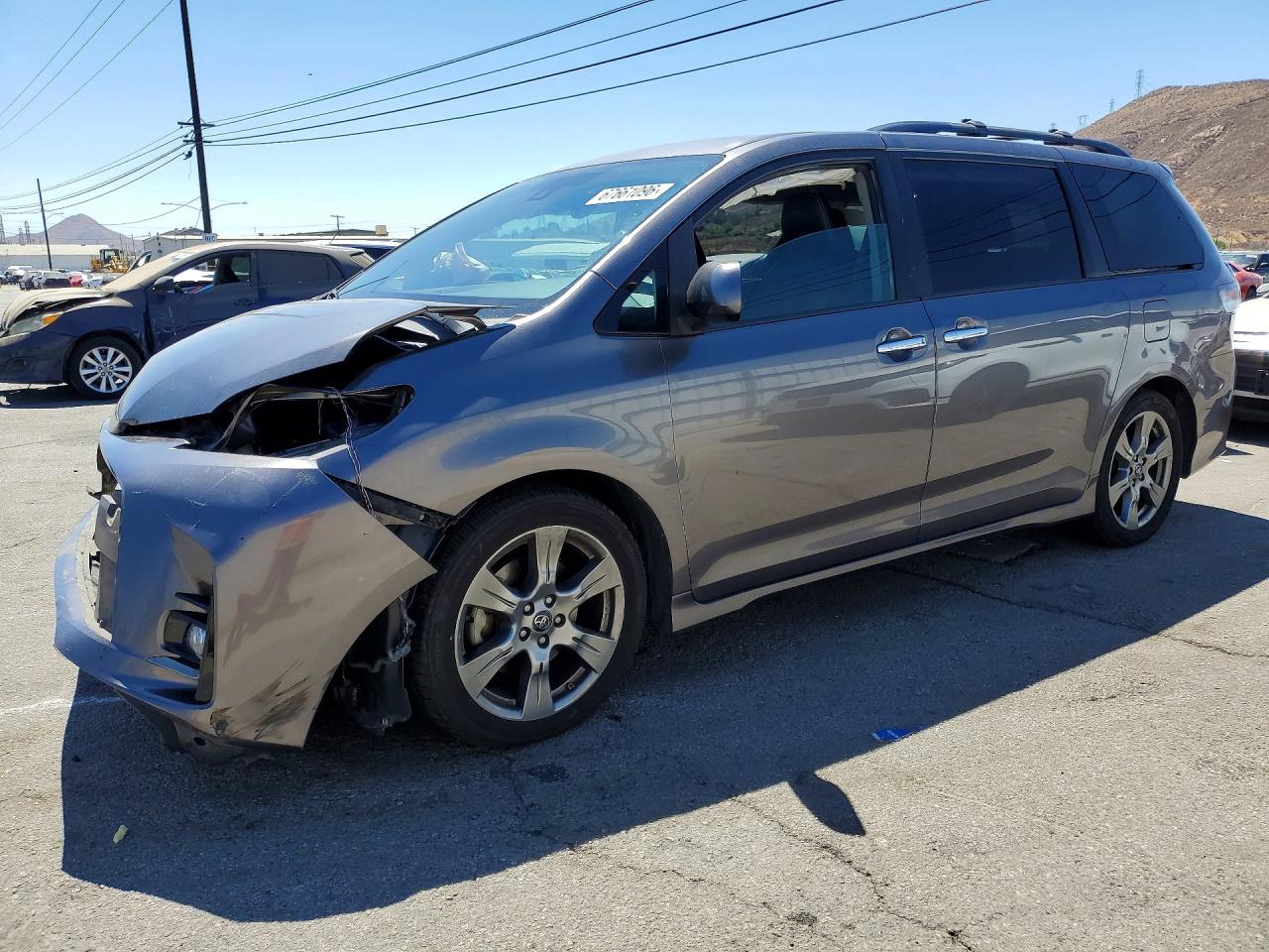 2018 TOYOTA SIENNA SE 8-PASSENGER