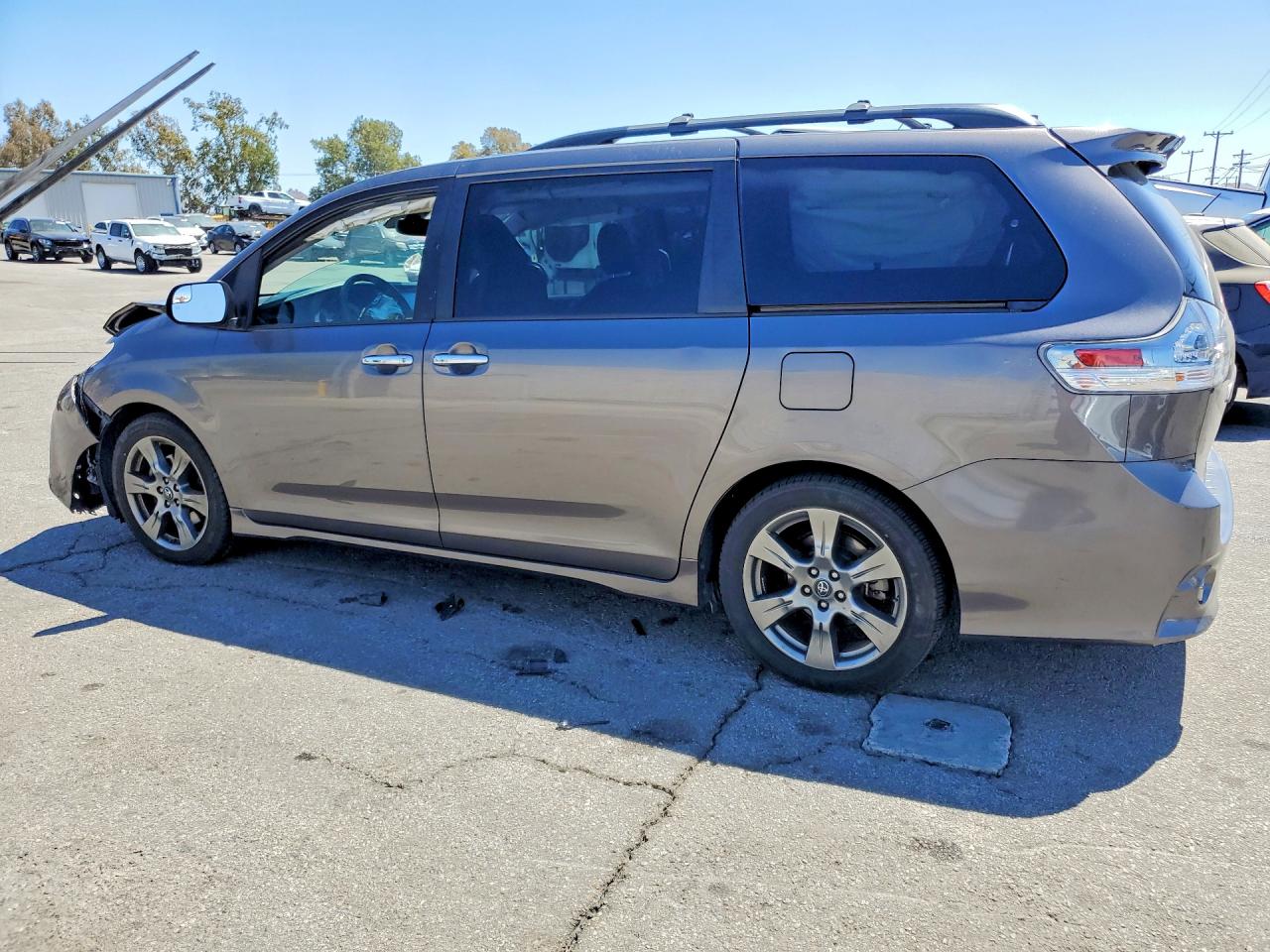 2018 TOYOTA SIENNA SE 8-PASSENGER — снимка 2
