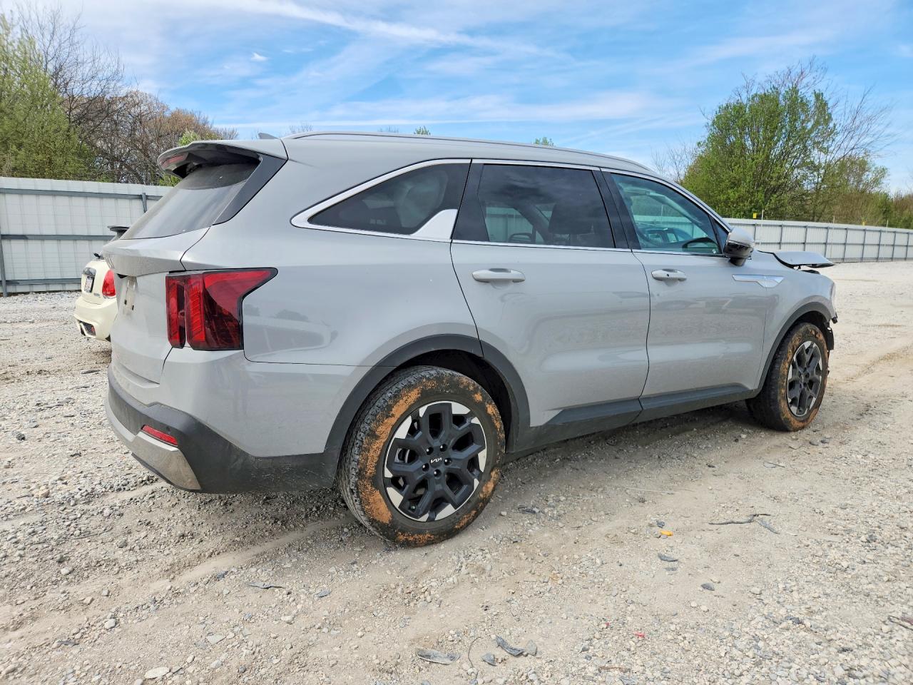 2025 KIA SORENTO S — снимка 3