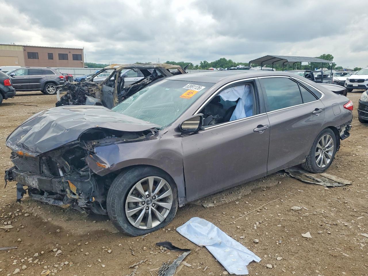 2015 TOYOTA CAMRY XLE