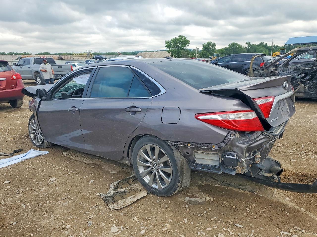 2015 TOYOTA CAMRY XLE — снимка 2