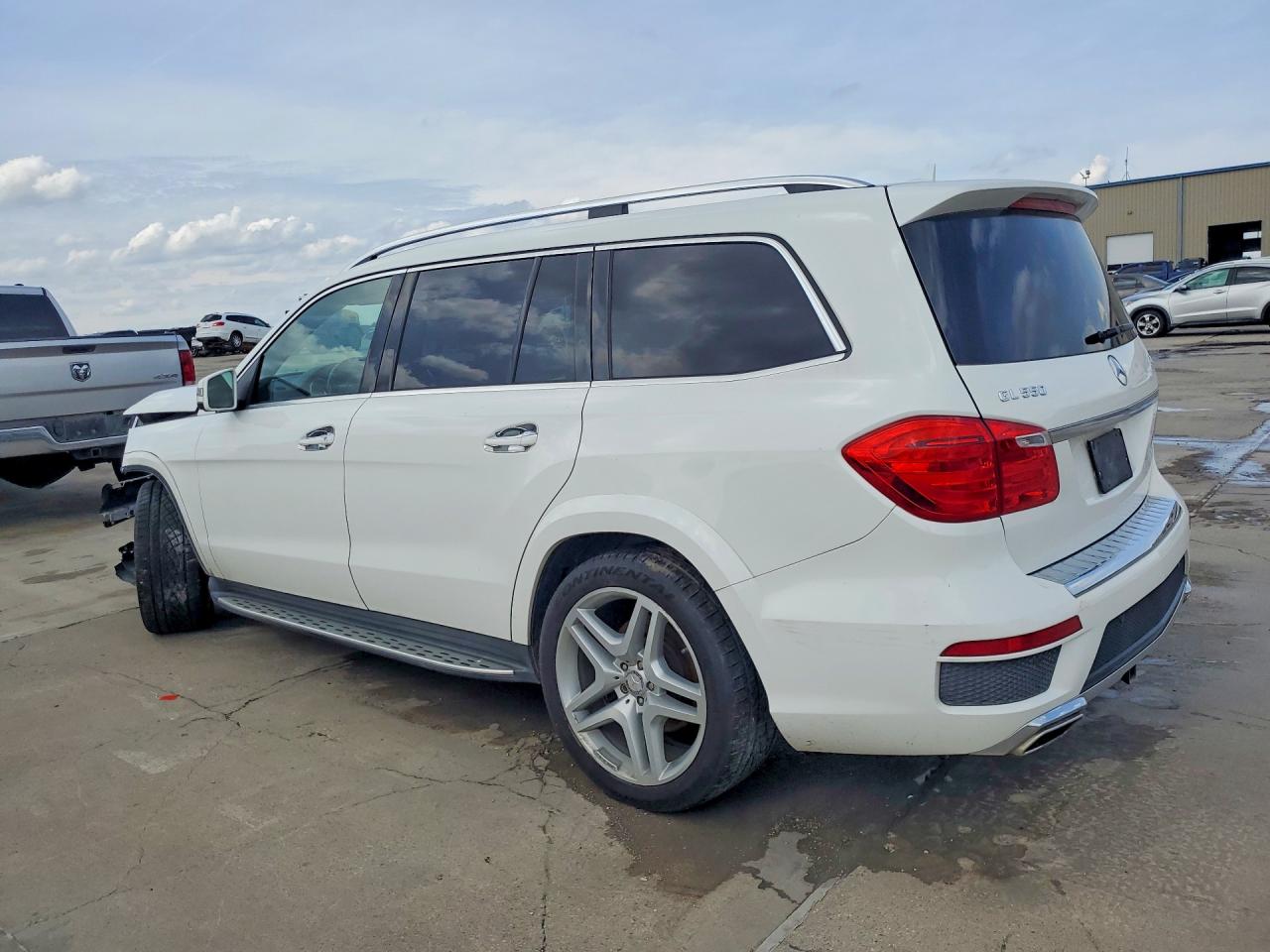 2016 MERCEDES-BENZ GL 550 4MATIC — снимка 2