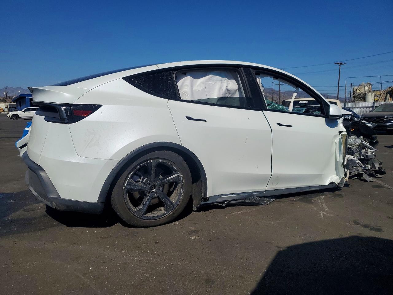 2026 TESLA MODEL Y — снимка 3