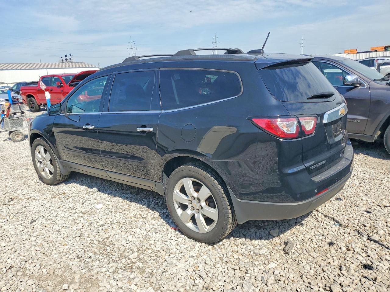 2017 CHEVROLET TRAVERSE LT — снимка 2