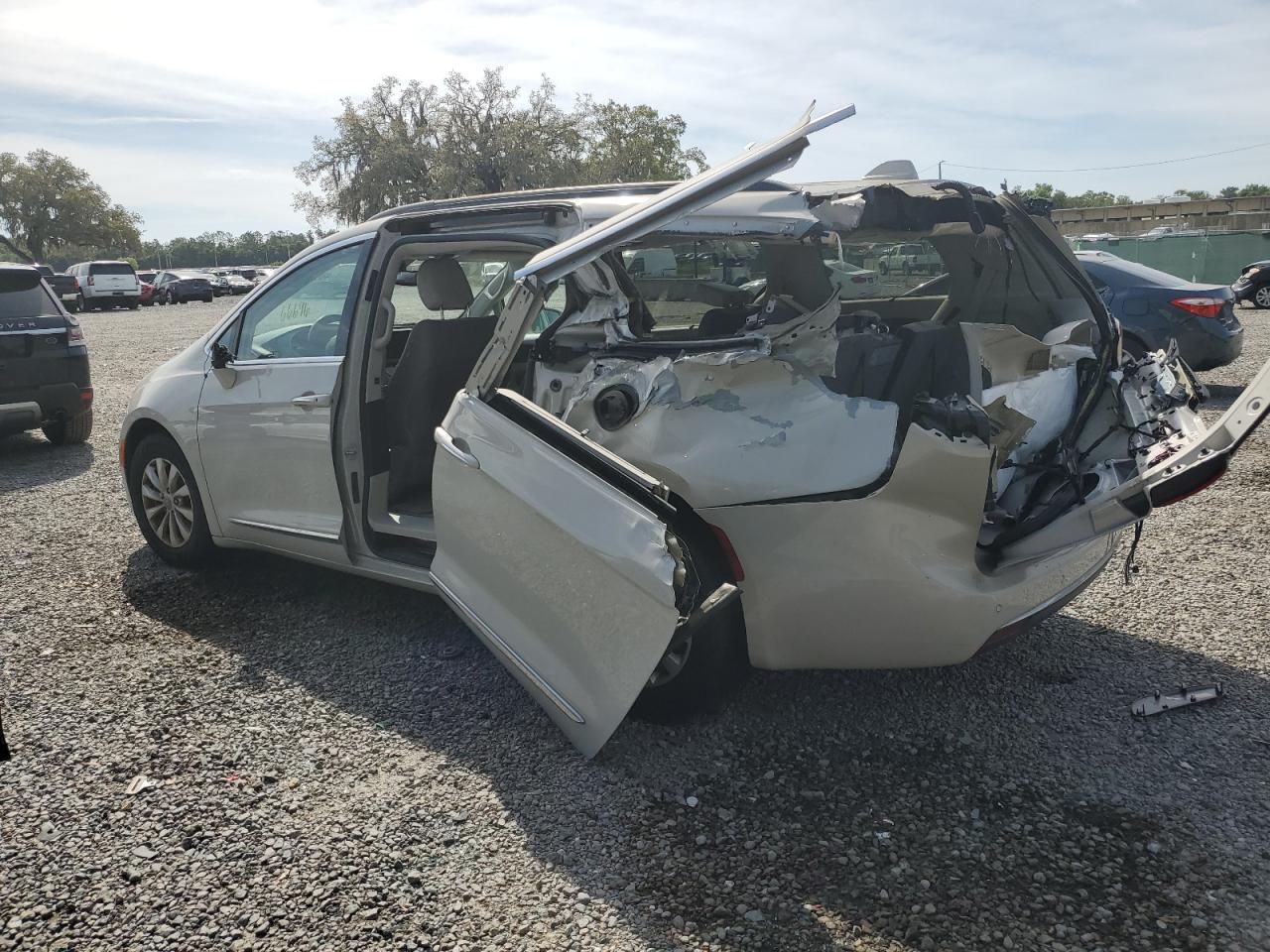 2017 CHRYSLER PACIFICA TOURING L — снимка 2