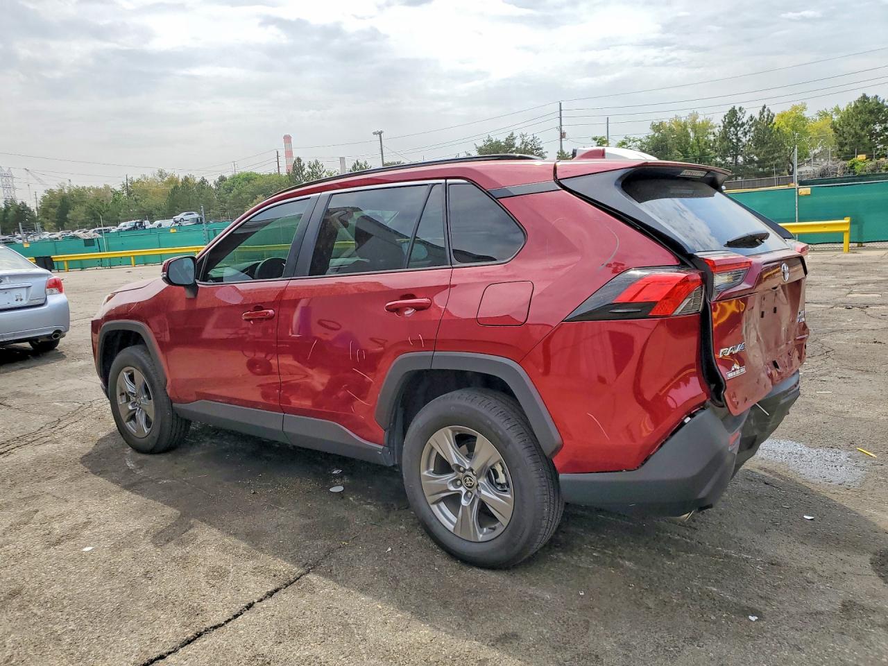 2024 TOYOTA RAV4 XLE — снимка 2