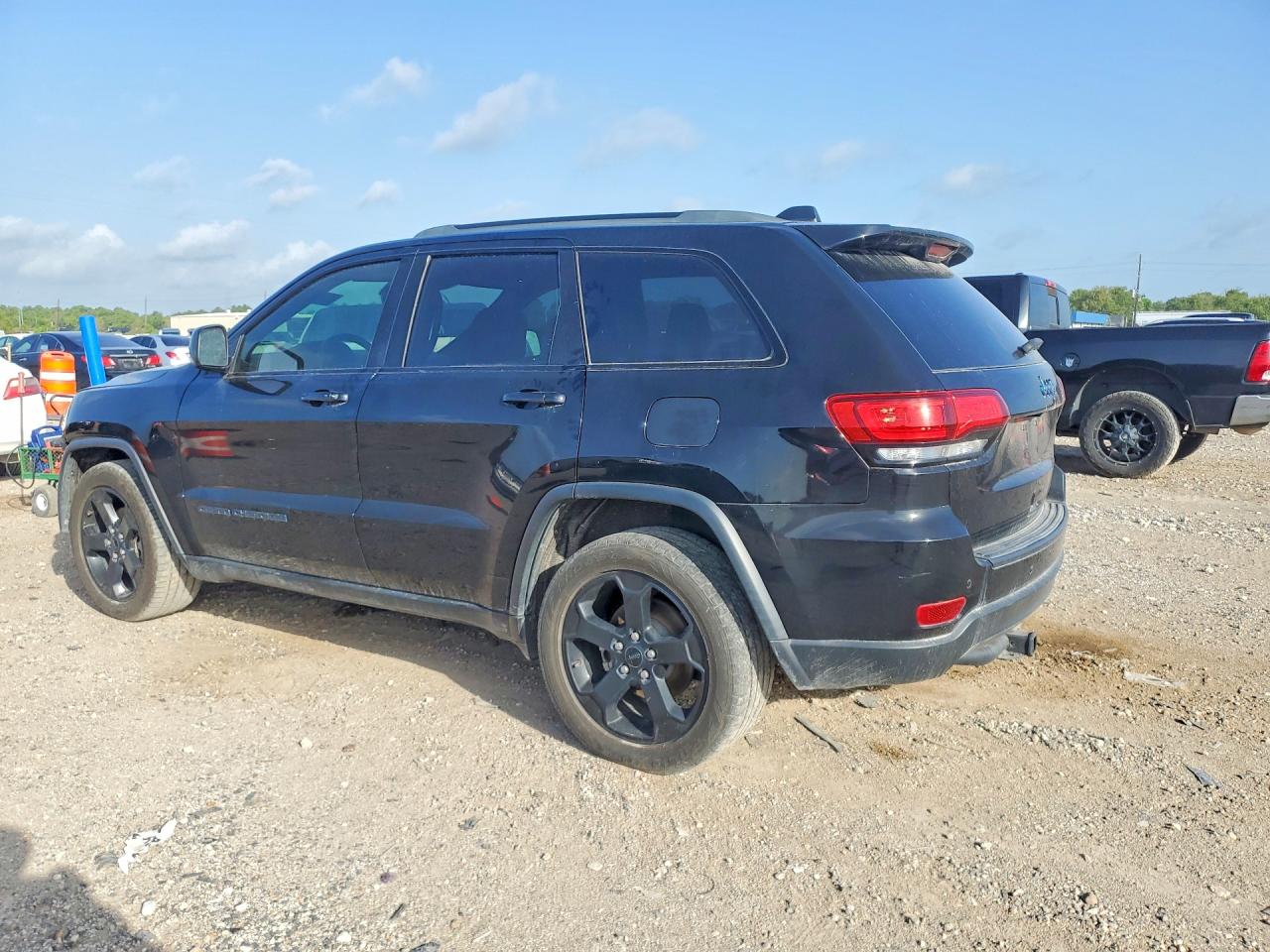 2019 JEEP GRAND CHEROKEE LAREDO — снимка 2