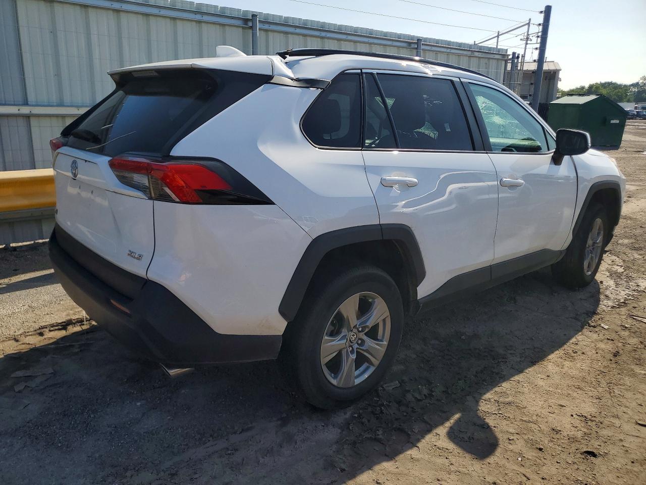 2024 TOYOTA RAV4 XLE — снимка 3
