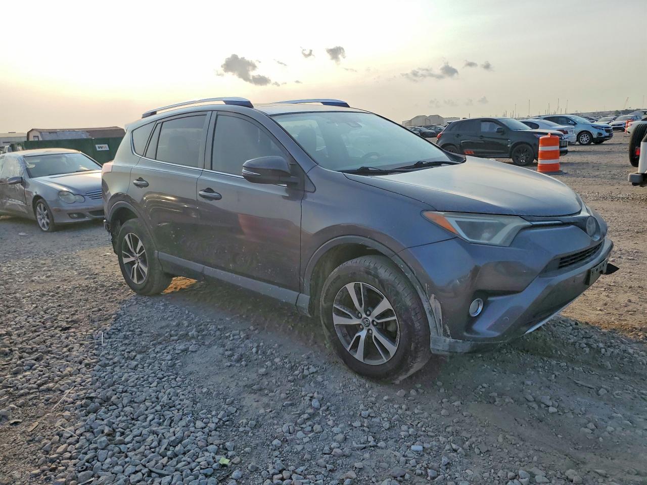 2016 TOYOTA RAV4 XLE — снимка 4