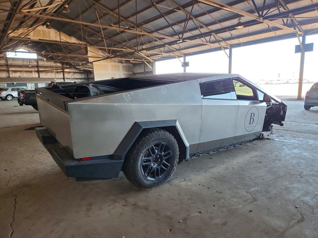 2025 TESLA CYBERTRUCK — снимка 3