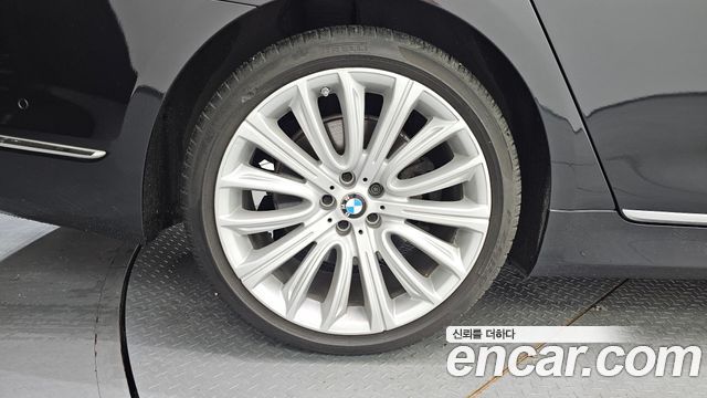 2016 BMW 7 Series (G11) 750Li xDrive Luxury — снимка 5