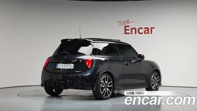 2026 Mini Cooper S (4th gen) JCW — снимка 2