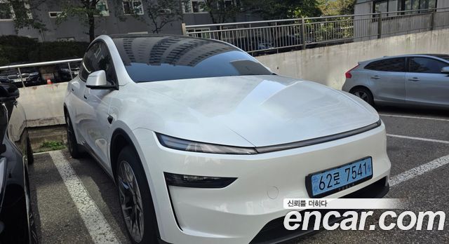 2026 Tesla Model Y L Long Range AWD