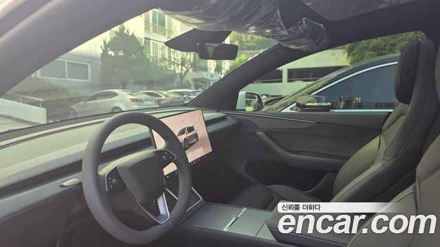 2026 Tesla Model Y L Long Range AWD — photo 2